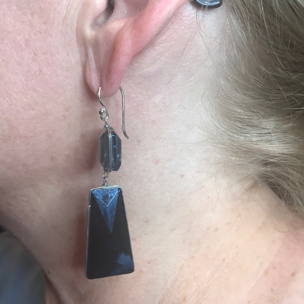 Blue crystal drop earrings. - Picture 3 of 3